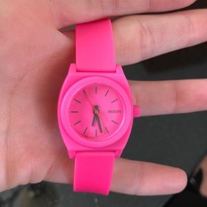 Nixon Time Seller size small